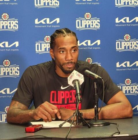 他在弱侧背 他在弱侧背